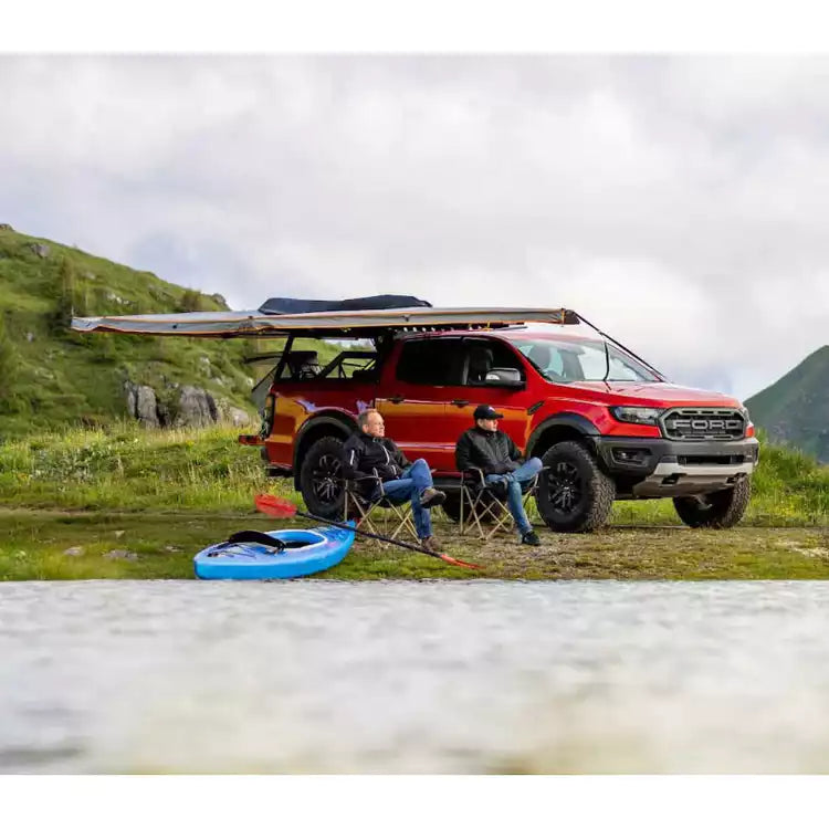 Ford Raptor rojo con persiana gris