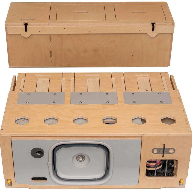 Módulo de diseño FLV en madera, plegado con una caja rectangular de madera
