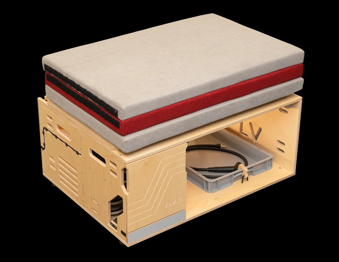 caja de madera con colchón plegado