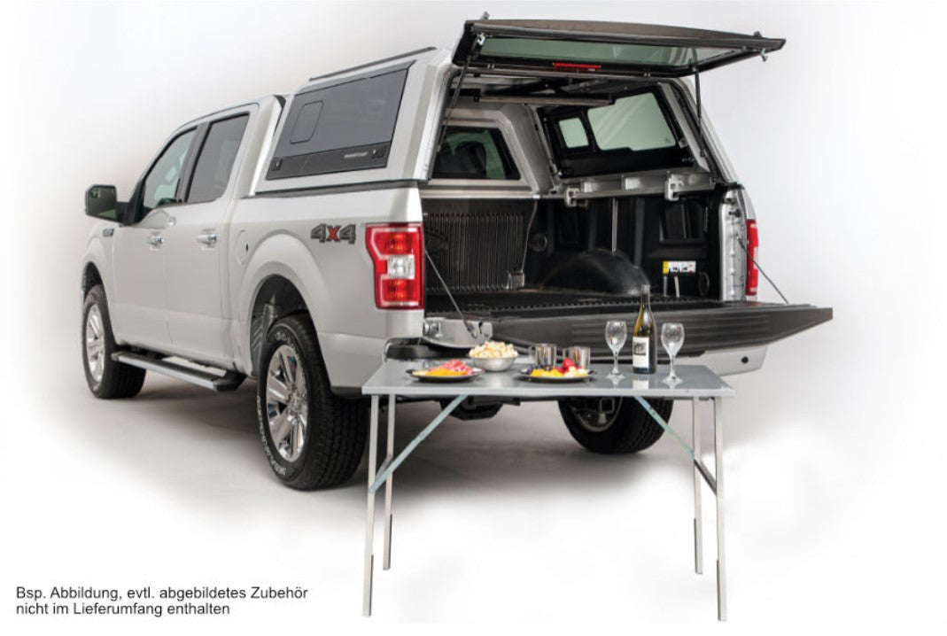 pick-up gris equipado con un hardtop y una mesa en la parte delantera