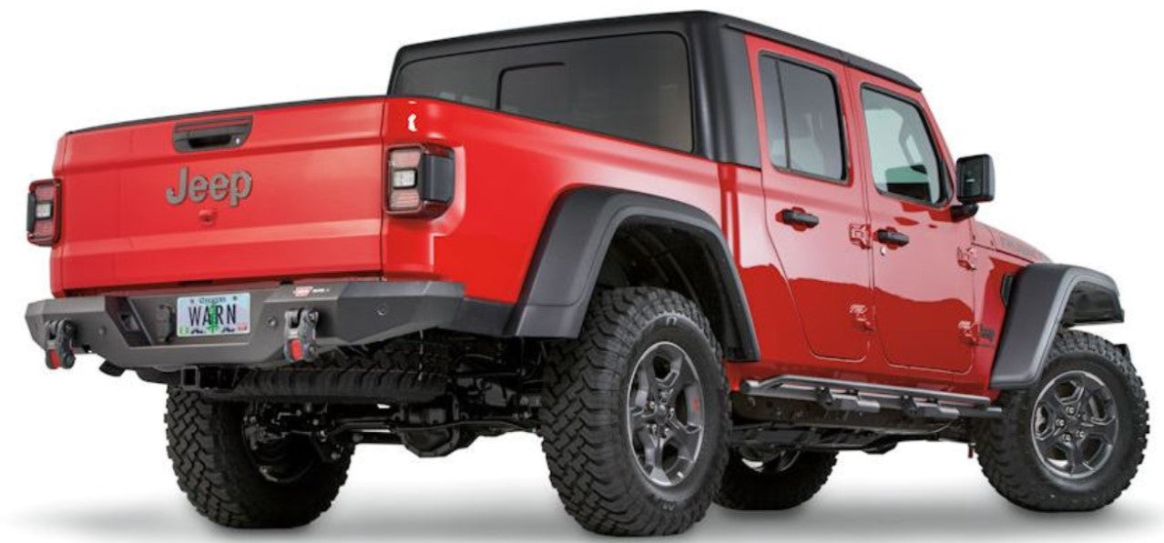 Jeep JT rojo con parachoques trasero negro WARN