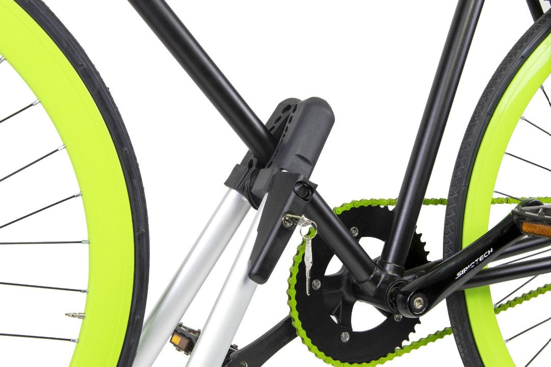bicicleta con ruedas verdes enganchadas por una llave Portabicicletas