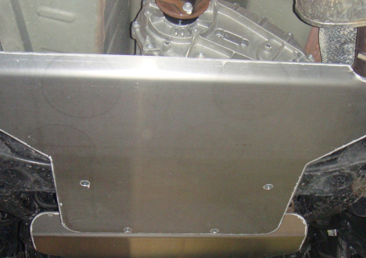 vista de un protector de aluminio fijado bajo el vehículo