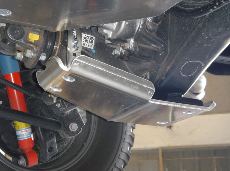 Protección morro del eje trasero de aluminio fijado bajo un vehículo todoterreno