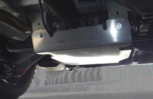 Esquí de protección de aluminio todoterreno N4 para el morro del eje trasero montado debajo de un vehículo