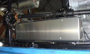 Protección depósito de aluminio con el logotipo N4 fijado a los bajos de un vehículo 4x4