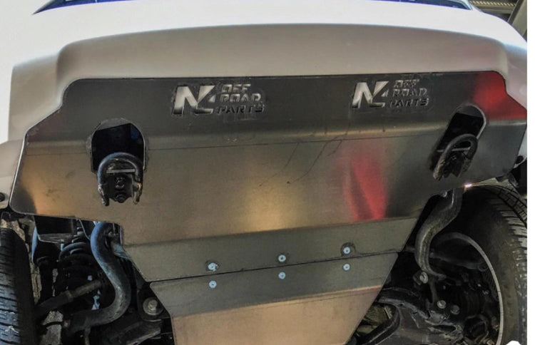 Esquí todoterreno N4 montado debajo de un vehículo con parachoques original
