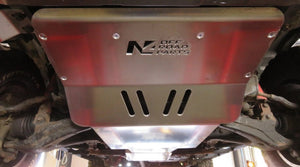 N4 offroad grabado en una placa de aluminio para proteger los bajos del vehículo