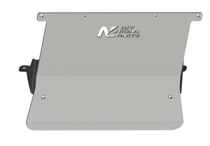 Protección de aluminio N4 offroad presentada sobre un fondo blanco liso