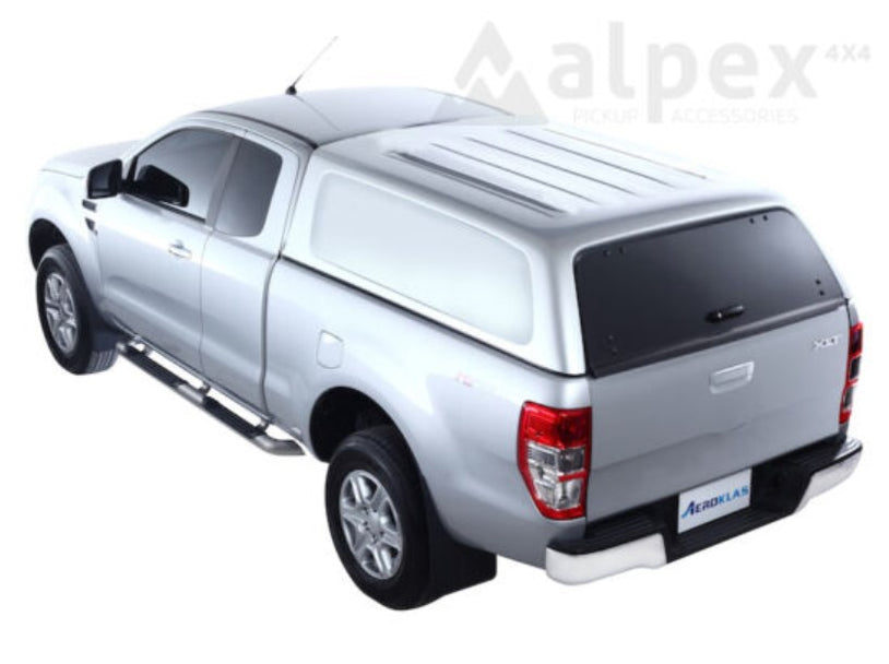 pick-up sin marcar gris sobre fondo blanco con hardtop