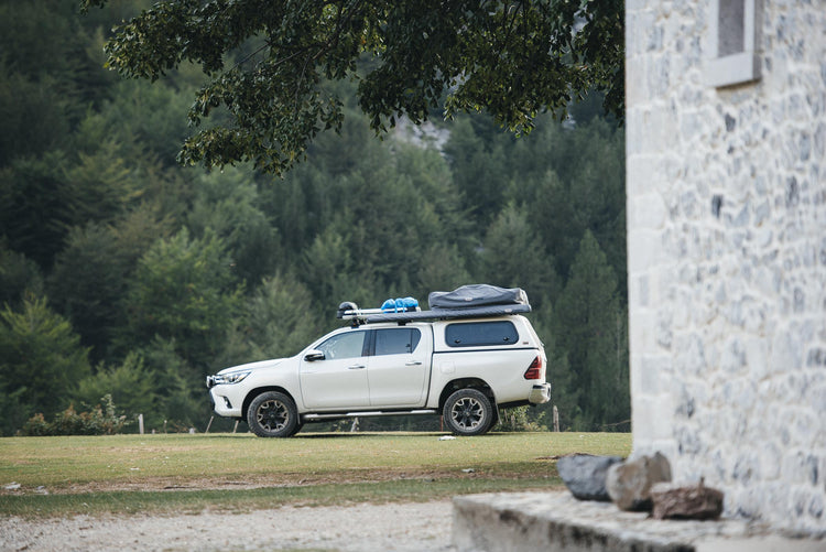 Hardtop ARB Classic - Mitsubishi L200 2006 a 2015 Doble Cabina Doble Cabina / Liso / Ventanas de Aluminio Corredera Izquierda y Bisagra Derecha