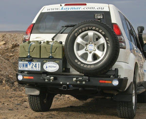 Parte trasera de un Nissan con parachoques y portarruedas