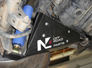 Protección de amortiguador offroad N4 colocada delante de un amortiguador negro