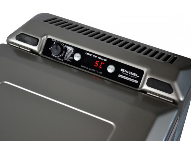 pantalla digital de un frigorifico engel con rueda de control de temperatura