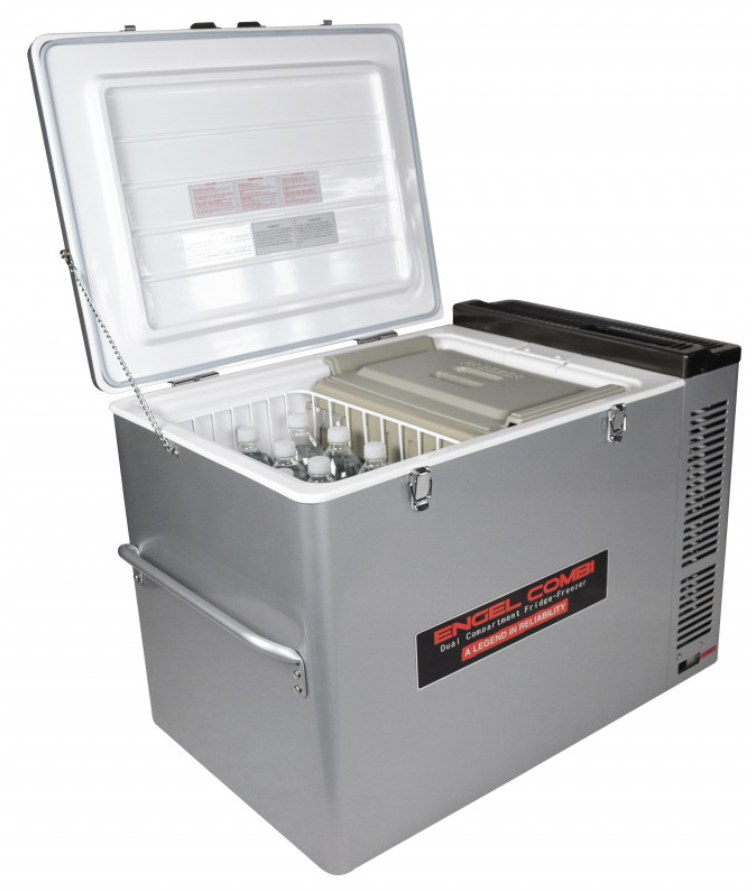 engel combi gris frigorífico abierto con dos compartimentos sobre base blanca de gran capacidad