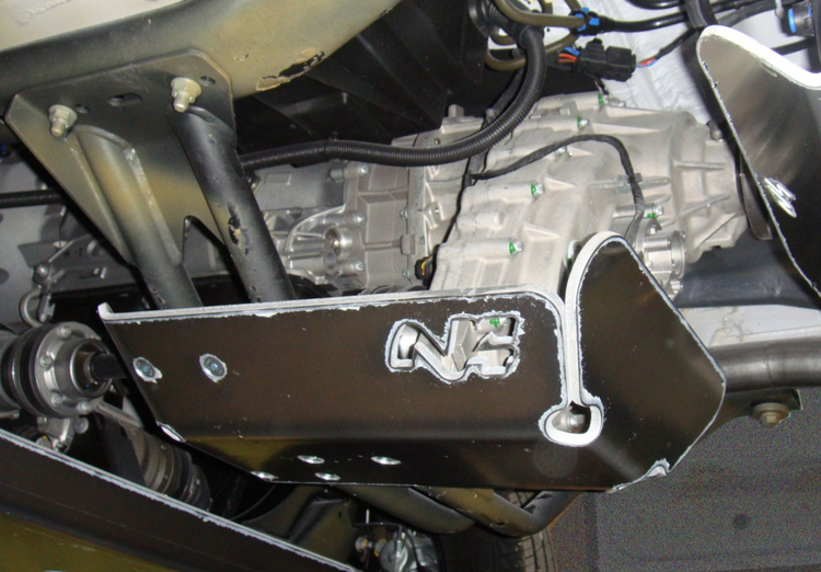 caja de protección fijada en un vehículo y con la placa N4