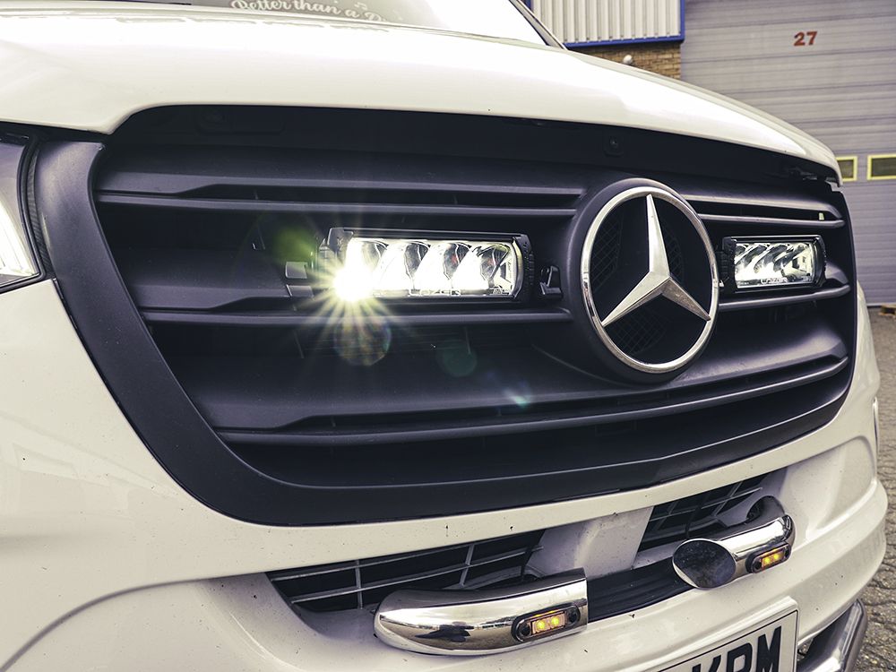 Kit de integración de barra LED Lazer en parachoques para Mercedes Sprinter 2018+.