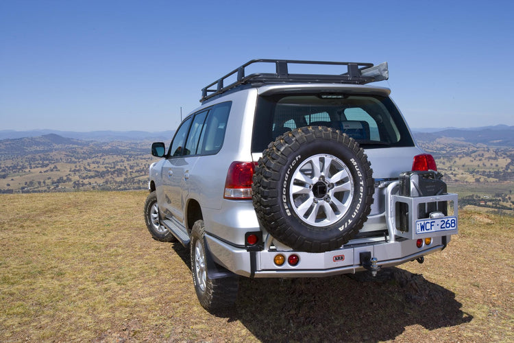 Parachoques trasero ARB + Porta ruedas y Jerrycan | Toyota VDJ200 V8 | 2008-2018 Parachoques trasero (sin Opciones)